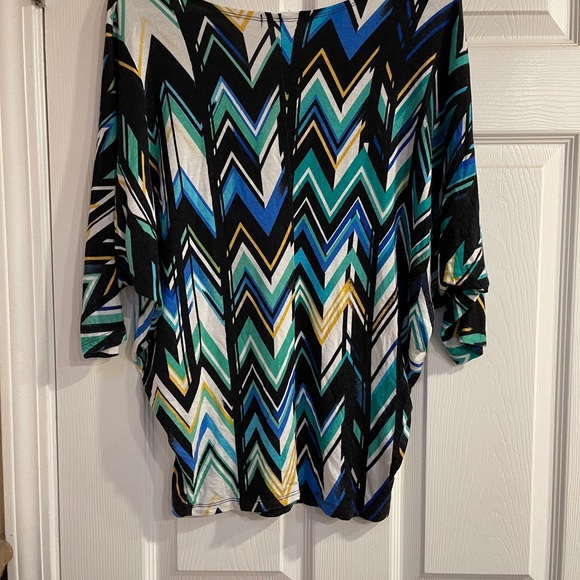 Ladies top - Picture 2 of 4